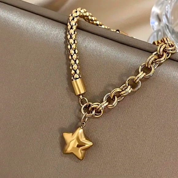 18K Gold Boho Celestial Star Bracelet - Picture 4 of 5
